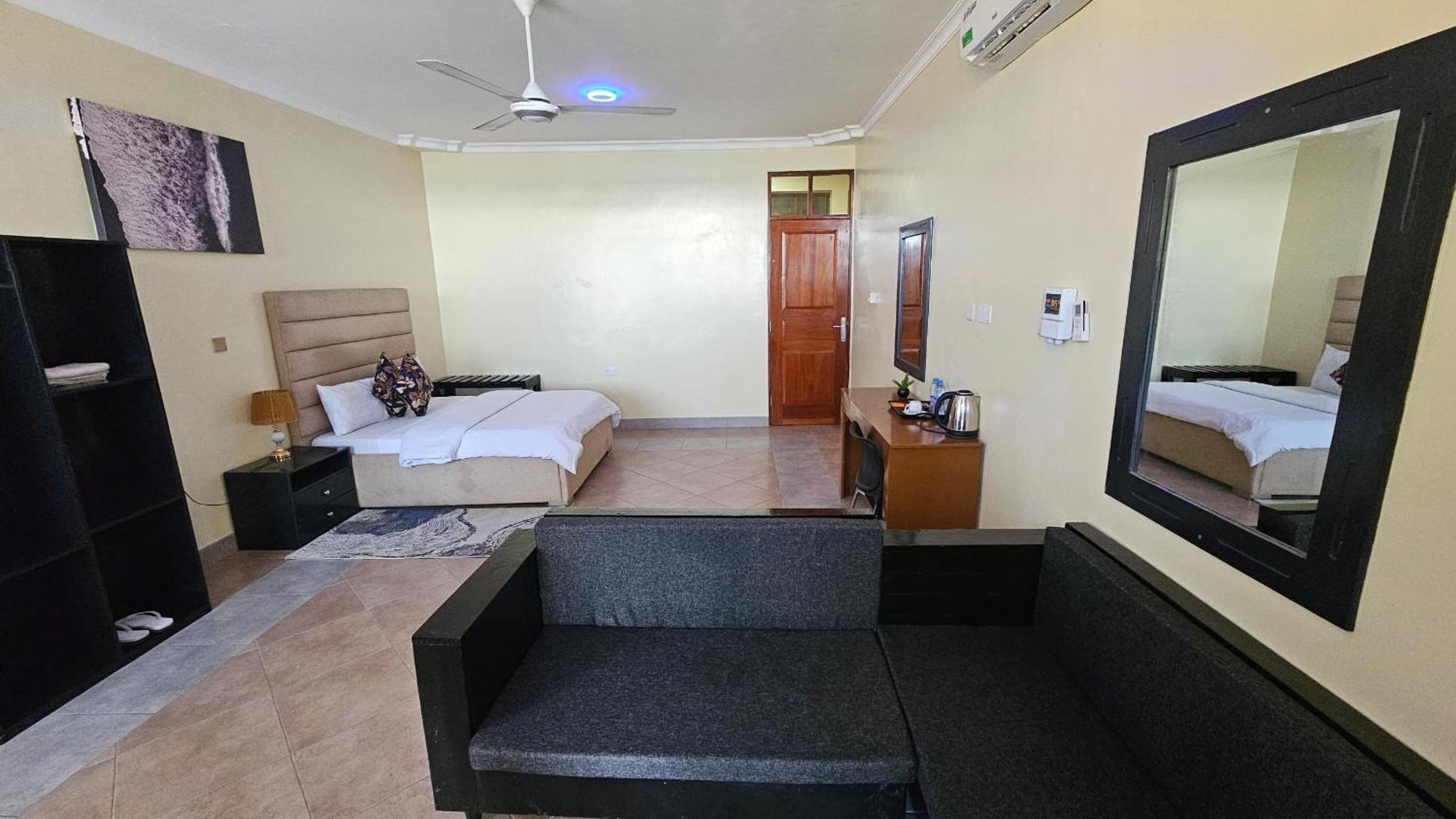 Отель Genesis Retreat House Мтвара Экстерьер фото